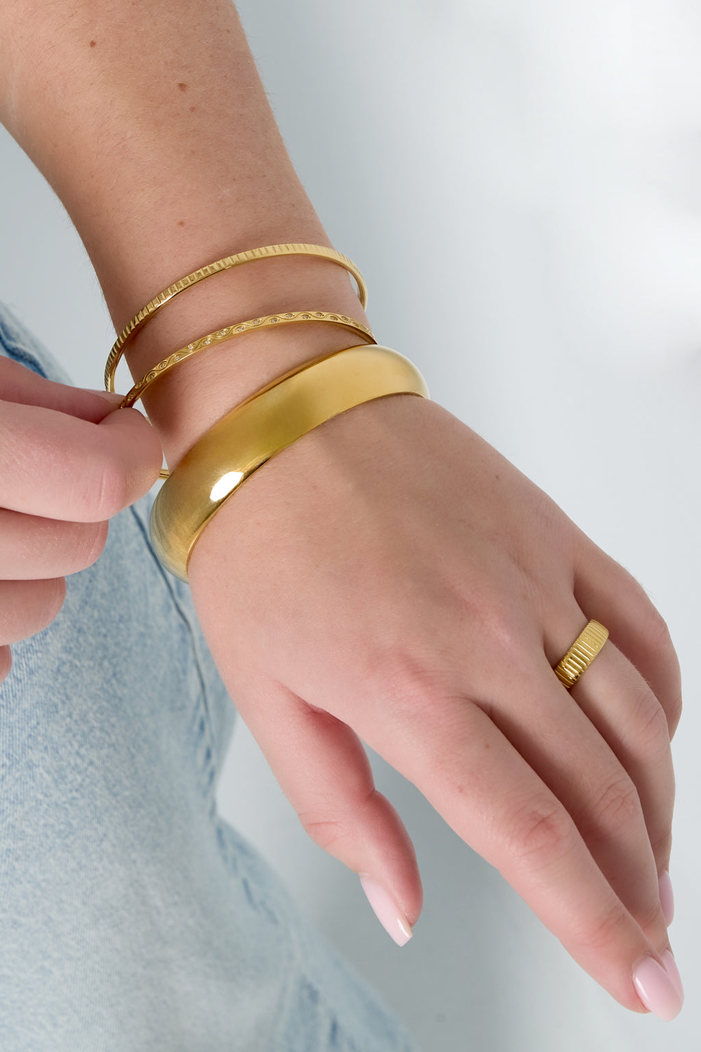 Sleek shine bangle